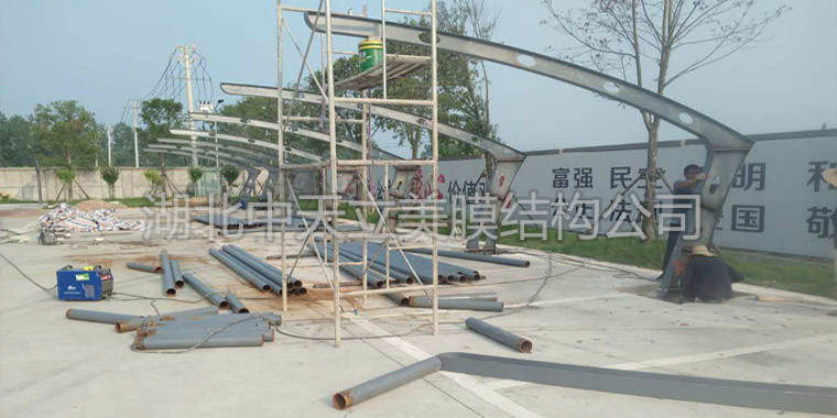 膜结构车棚施工照片