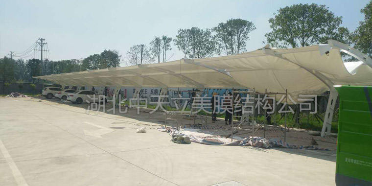 膜结构车棚施工照片