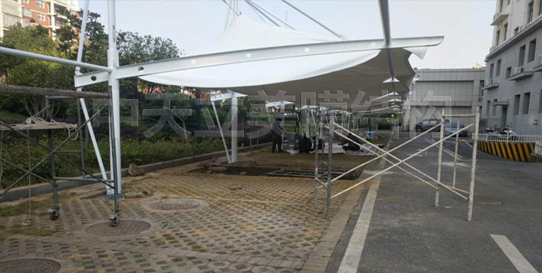 膜结构车棚施工照片