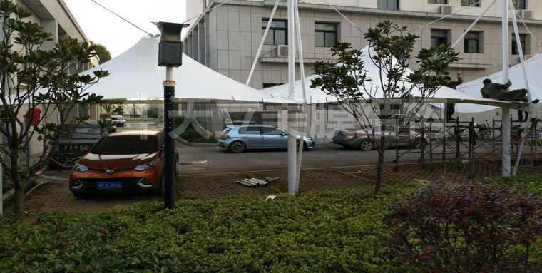 膜结构车棚施工照片