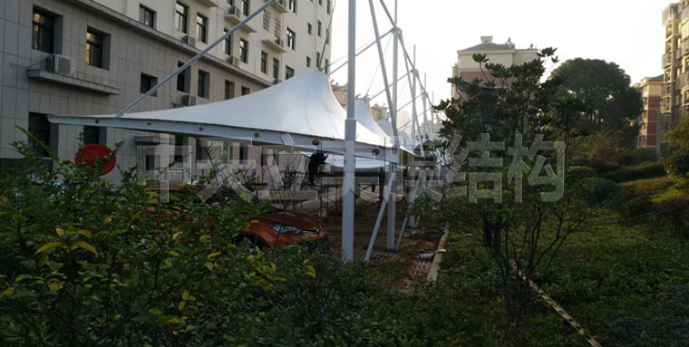 膜结构车棚施工照片