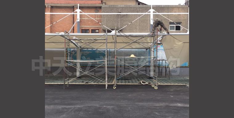 中天立美车棚现场拉膜