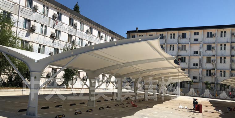 中天立美停车棚完工