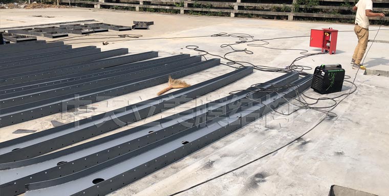 中天立美停车棚 钢结构进场